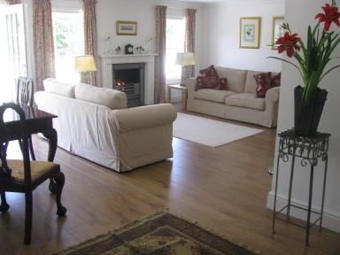 Bluebird Cottage - Sitting room - light and spacious - larger image