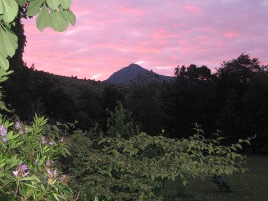 Finch Cottage - Sunsets over Goatfell, as seen from the garden... - larger image
