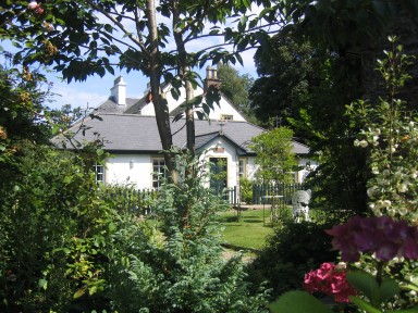 Vane Cottage - Front view - larger image