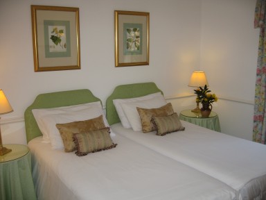 Vane Cottage - Twin bedroom - larger image
