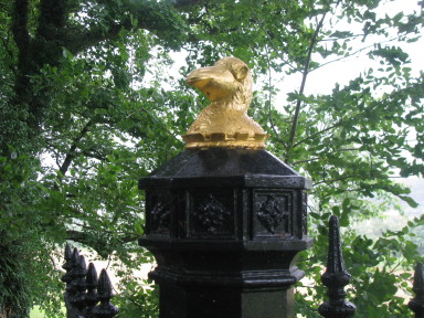 The Main House - ...as are our freshly gilded camels! - larger image